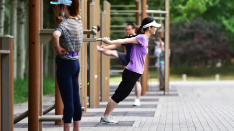 Đi bộ 5km hay chạy 5km có tác động tốt hơn tới cơ thể ? Góc nhìn khoa học