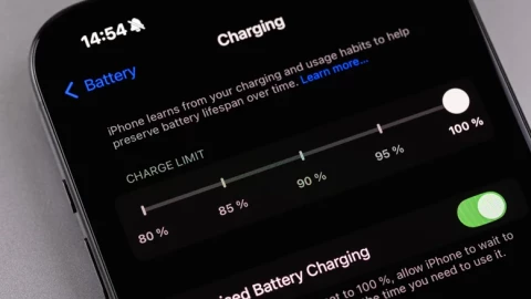 Pin iPhone thường suy giảm bao nhiêu phần trăm dung lượng mỗi năm?