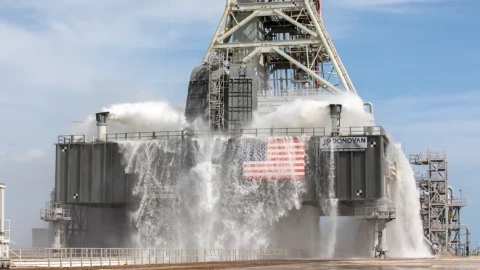 Lý do NASA xả tới 1,7 triệu lít nước cho mỗi lần phóng tên lửa
