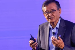 Ông Trump thay đổi quan điểm về CEO Intel, gọi ông là "câu chuyện đáng kinh ngạc”