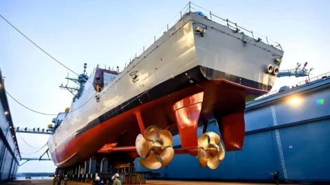 Tàu sân bay khổng lồ của Nga đã nghỉ hưu từ chiến tranh lạnh trở lại, lớn hơn cả hai tàu 055B của Trung Quốc cộng lại