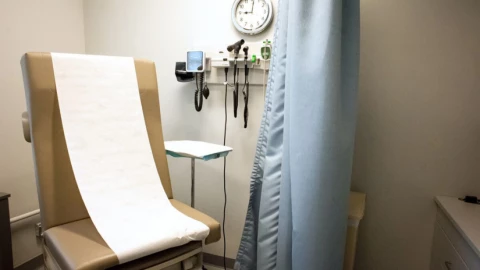 Chỉ vài tháng dùng AI đủ làm suy yếu khả năng phát hiện ung thư của bác sĩ