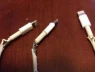 Tại sao cáp sạc Apple hay bị "toang" thế này?