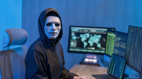 Hacker tuyên bố đã phát hiện ra cách mở khóa và khởi động xe từ xa của một nhà sản xuất ô tô