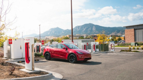Tesla, VinFast phải vượt qua được những thách thức này thì mới thuyết phục được người Mỹ mua xe điện