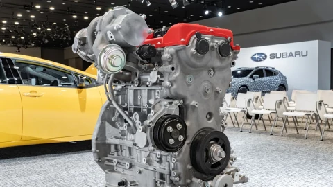 Tại sao Toyota không bỏ động cơ xăng dù cả thế giới chạy theo EV?