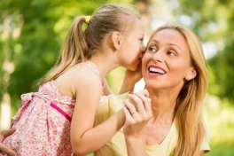Khi con bảo: “Đừng nói với bố/mẹ nhé” Cha mẹ nên xử lý thế nào?
