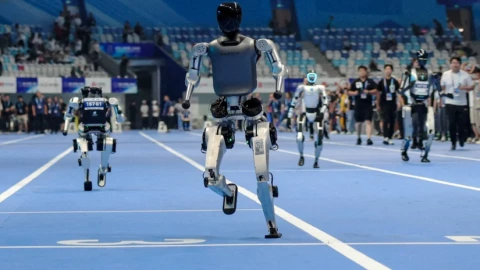 Trung Quốc thắng giải chạy 1500 mét ở Thế vận hội Robot hình người đầu tiên trên thế giới
