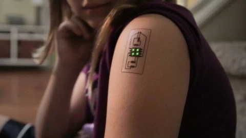 Sự thật về "hình xăm điện tử" và lời đồn Bill Gates tuyên bố "kỷ nguyên smartphone sắp kết thúc"