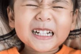 Bài tập thở giúp giảm nghiến răng và cắn chặt hàm trong ngày