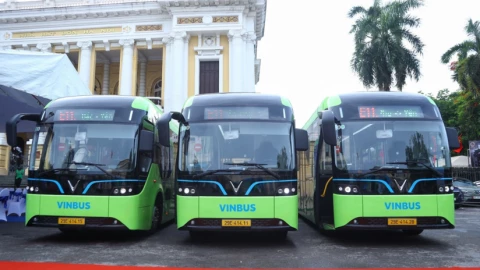 Tuyến xe buýt điện miễn phí VinBus E11 vừa được khai trương tại Hà Nội qua những tuyến phố nào?