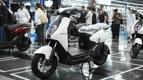 Giá pin của xe máy điện Honda tại Việt Nam sẽ thay đổi ra sao?