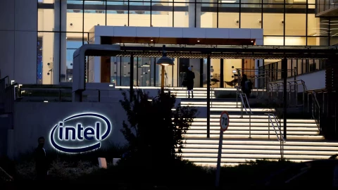 SoftBank đầu tư 2 tỷ USD vào Intel trở thành cổ đông nằm trong top 10