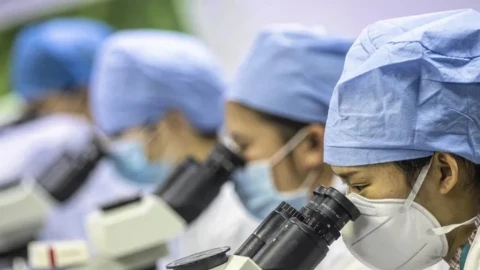 Vì sao hàng nghìn nhà khoa học Trung Quốc rời Mỹ trở về nước?