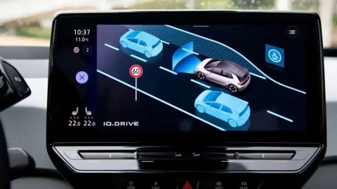 Tính năng trả phí: Xu hướng mới hay chiêu móc túi người lái xe?