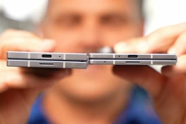 Giữa tin đồn về iPhone gập, Samsung vẫn "bình chân như vại"