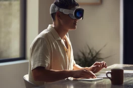 Còn ai nhớ chiếc kính đắt đỏ Vision Pro nữa không?