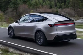 Trải nghiệm không gian rộng rãi trên Tesla Model YL bản trục cơ sở kéo dài