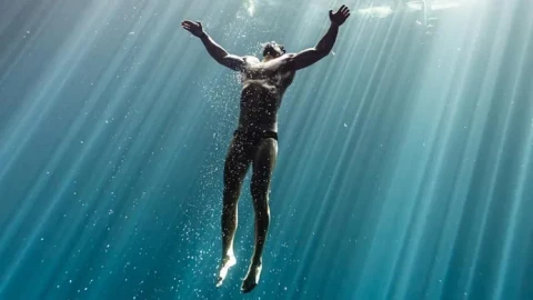 Kỳ tích: Con người nín thở lâu gấp đôi cá heo
