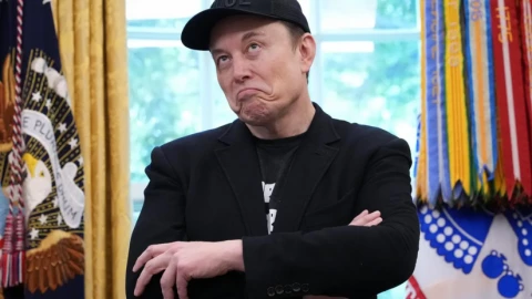 Grok của Elon Musk: 370.000 đoạn chat riêng tư bị Google phơi bày