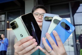 Google vừa sao chép tính năng tệ nhất của iPhone lên dòng Pixel 10