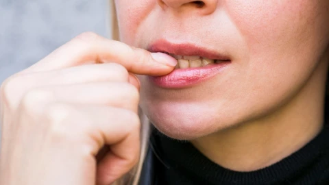 Dấu hiệu sớm bệnh tiểu đường biểu hiện ngay ở mắt và miệng
