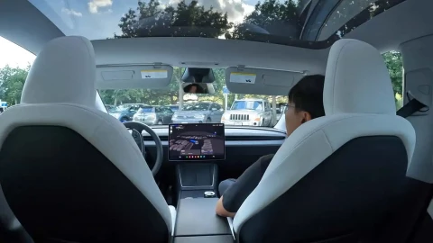 Điều gì khiến Tesla bị siết chặt giám sát?