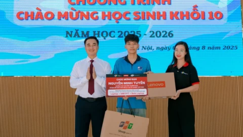 FPT Shop tặng 30 combo công nghệ cho tân sinh viên có thành tích xuất sắc