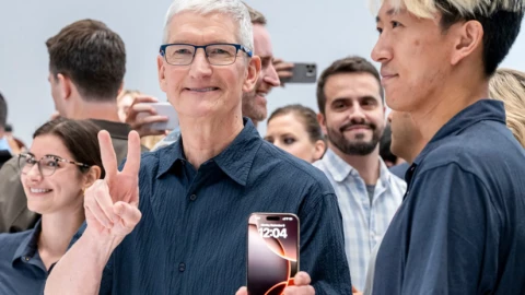 Apple khởi động kế hoạch 3 năm để thiết kế lại hình thức iPhone