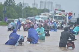 Hà Nội ngập nặng sau bão Kajiki, người dân được khuyến cáo ở nhà và theo dõi điểm ngập qua app iHanoi, HSDC Maps