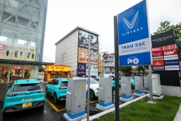 VinFast ra quy định mới khi đỗ xe tại trạm sạc, chỉ còn 10 phút miễn phí sau khi sạc đầy, quá phút nào tính tiền phút ấy