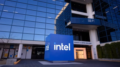 Chính phủ mua lại 10% cổ phần: tưởng là cứu, hóa ra lại "hại" Intel