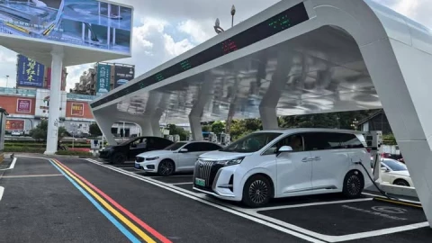 Trung Quốc xây dựng mạng lưới sạc xe điện lớn nhất thế giới
