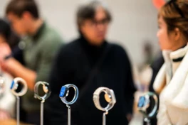 Đức cấm Apple quảng cáo Apple Watch là "sản phẩm trung hòa carbon"