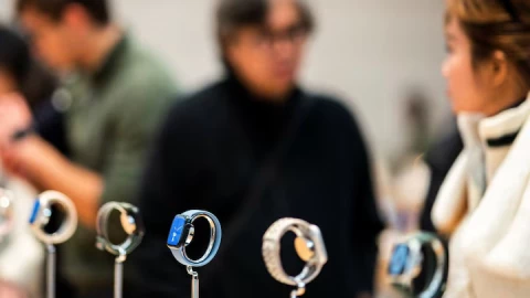 Đức cấm Apple quảng cáo Apple Watch là "sản phẩm trung hòa carbon"