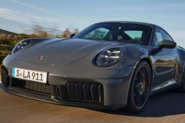 Porsche cắt giảm sản xuất pin: 911 động cơ xăng có sống sót lâu hơn?