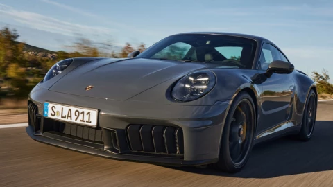 Porsche cắt giảm sản xuất pin: 911 động cơ xăng có sống sót lâu hơn?
