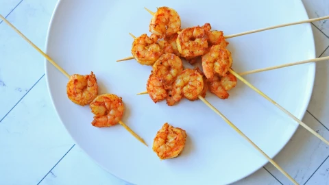 Khám phá bí quyết nướng tôm hoàn hảo ngay trên máy làm bánh quế!