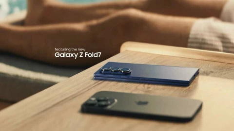 Samsung lại tung video quảng cáo "cà khịa" Apple ngay trước thềm ra mắt iPhone 17, lần này nhắm vào AI và màn hình gập