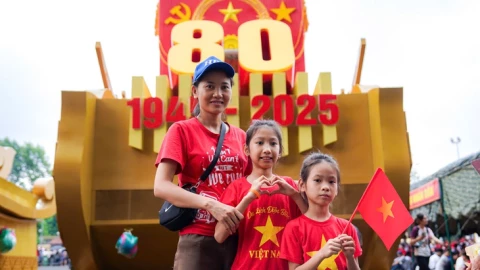 Người dân nhận quà 100.000 đồng dịp Quốc khánh qua những kênh nào?