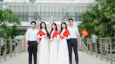 Hàng loạt trường đại học tặng mỗi sinh viên 100.000 đồng dịp Quốc khánh 2/9