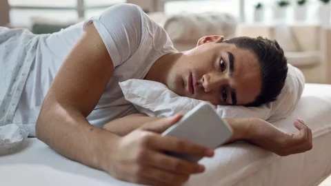 5 thói quen buổi sáng siêu gây hại đường ruột