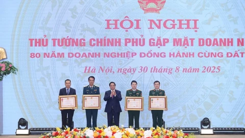 Viettel đón nhận Huân chương Bảo vệ Tổ quốc hạng Nhất