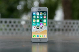 Trước thềm ra mắt iPhone 17, "cụ" iPhone 8 bất ngờ bị đưa vào danh sách "cổ điển"