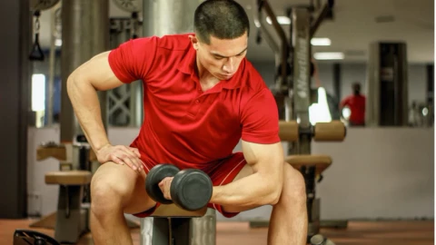 Tôi muốn có cánh tay to. Tôi thực sự cần bao nhiêu bài tập bắp tay trước để tăng cơ?