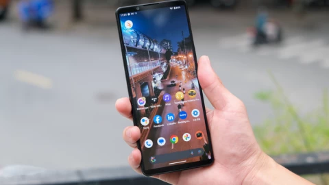 Sony gây phẫn nộ khi "khóa" tính năng chuyên nghiệp, bắt người dùng trả phí và phải mua điện thoại Xperia