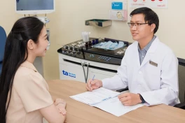Làm thế nào giảm ù tai khi đi máy bay?