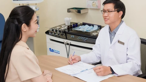 Làm thế nào giảm ù tai khi đi máy bay?