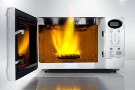 Tại sao kim loại là kẻ thù không đội trời chung của lò vi sóng?