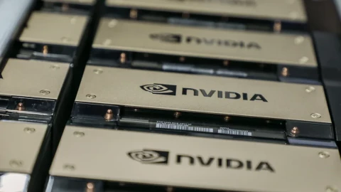 Hỗn loạn Nvidia: CEO nói "cháy hàng rồi" còn phòng truyền thông lên tiếng đính chính "vẫn có đủ"